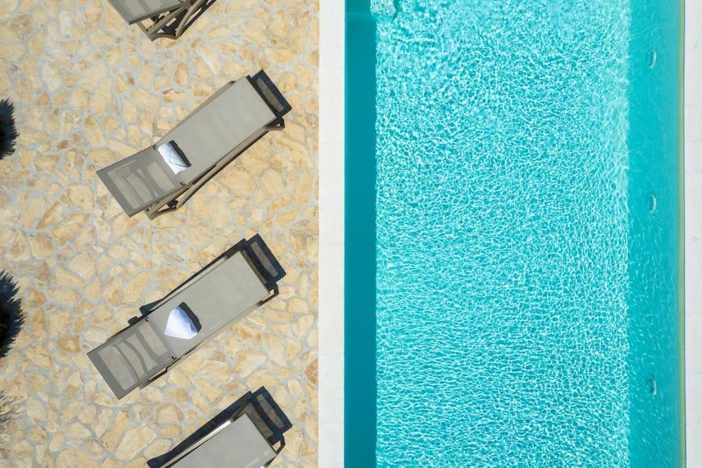 Villa T, Spacious With Heated Pool, Hot Tub & Sauna Rastevic エクステリア 写真