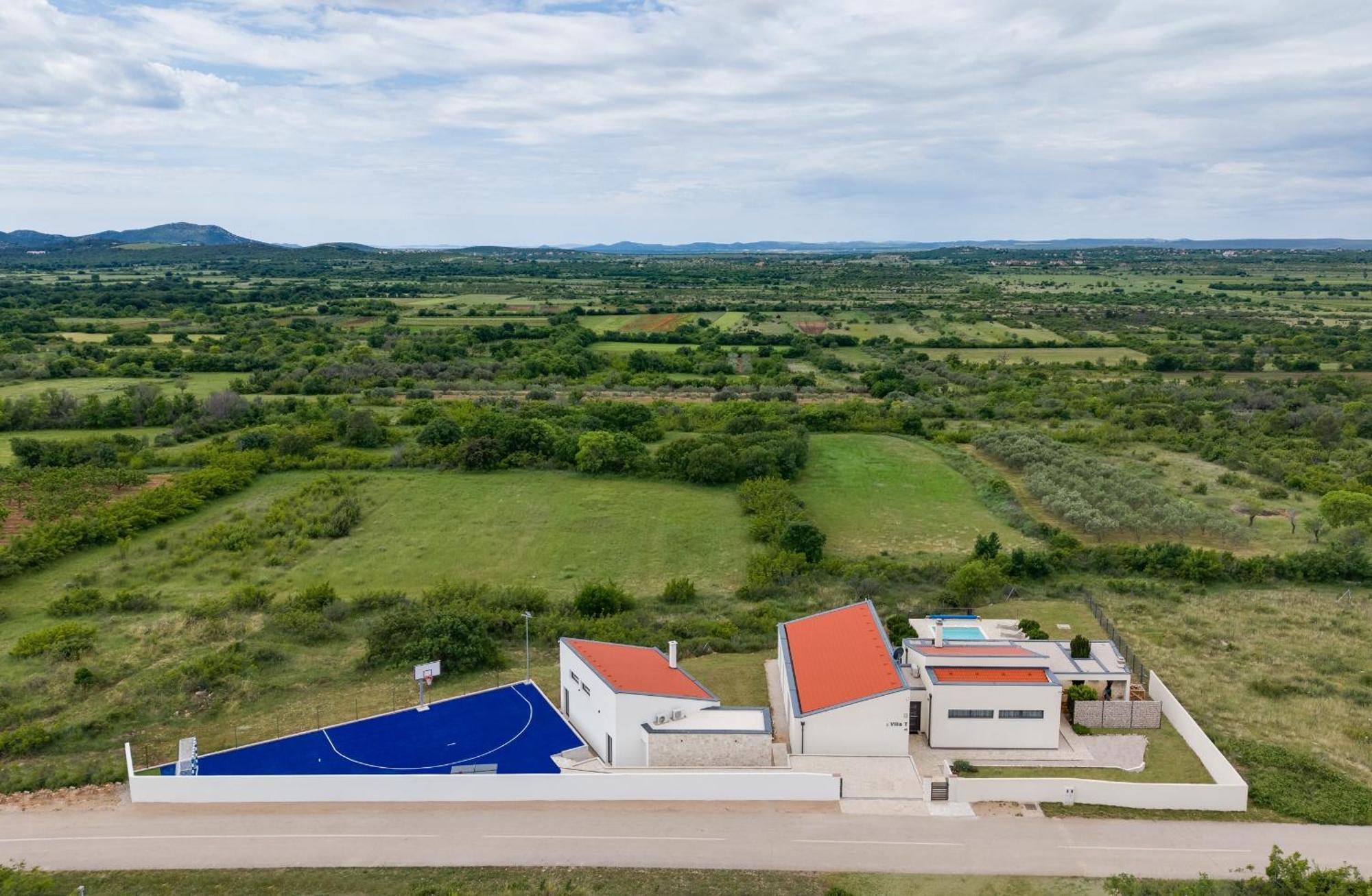 Villa T, Spacious With Heated Pool, Hot Tub & Sauna Rastevic エクステリア 写真