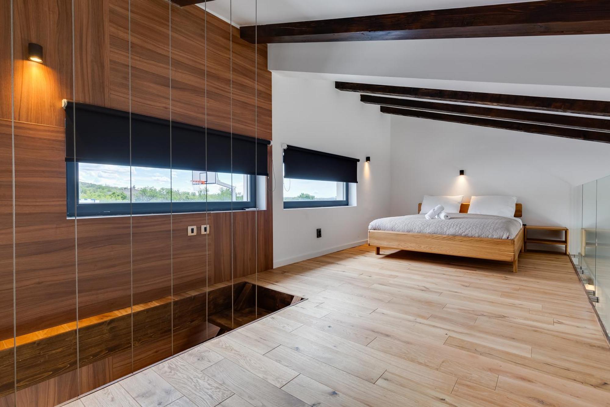 Villa T, Spacious With Heated Pool, Hot Tub & Sauna Rastevic エクステリア 写真